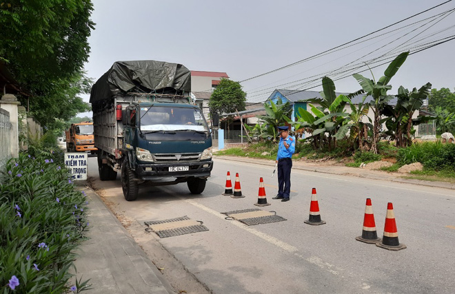 Thanh tra giao thông, Sở Giao thông vận tải kiểm tra tải trọng xe trong quốc lộ.